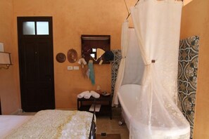 Luxury-Zimmer, Balkon, Stadtblick | Zimmerausstattung