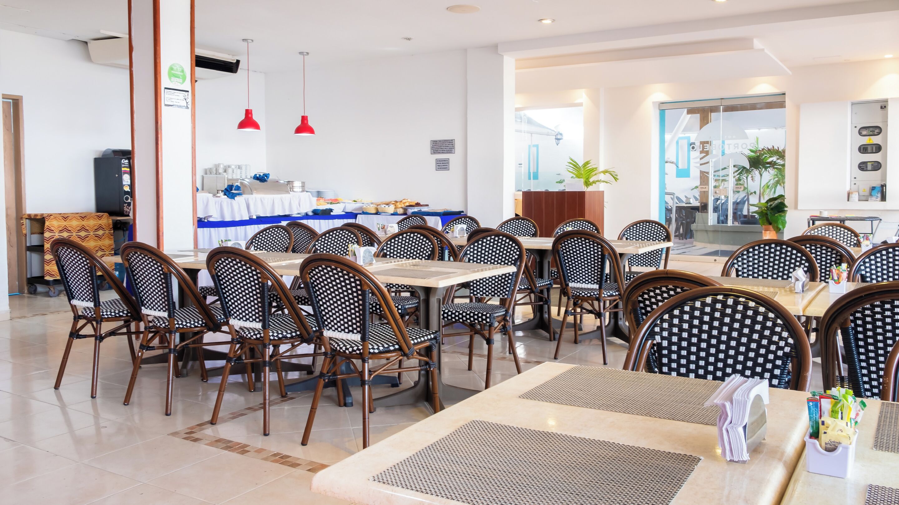 Se sirven desayunos, comidas, cenas y cocina internacional 