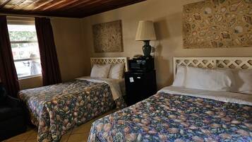 Rom, 2 dobbeltsenger, røyk | Wi-fi (inkludert) og sengetøy