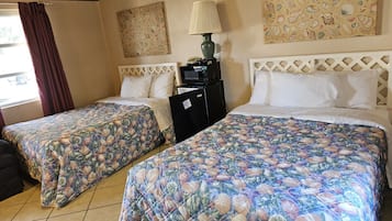 Habitación, 2 camas matrimoniales, para fumadores | Wifi gratis y ropa de cama