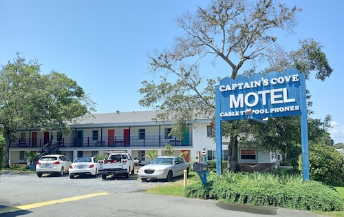 Captain's Cove Motel