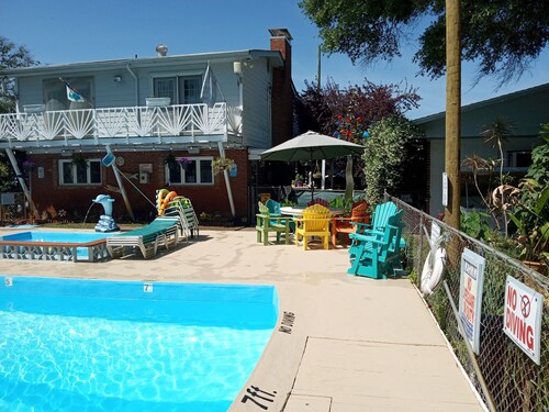 Captain's Cove Motel