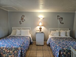 Habitación, 2 camas matrimoniales, para fumadores | Wifi gratis y ropa de cama 
