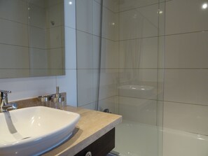 Traditional Apartment | Bathroom sink - Providencia Town Apartments (Santiago)