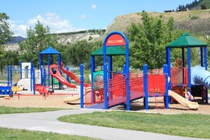 Children's area - Sunny Beach Motel (Penticton)