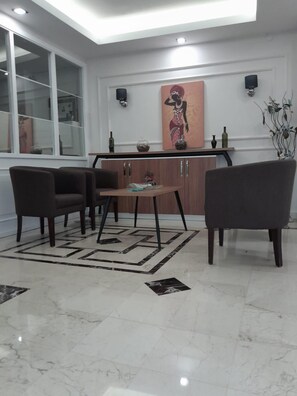 ฝ่ายต้อนรับ