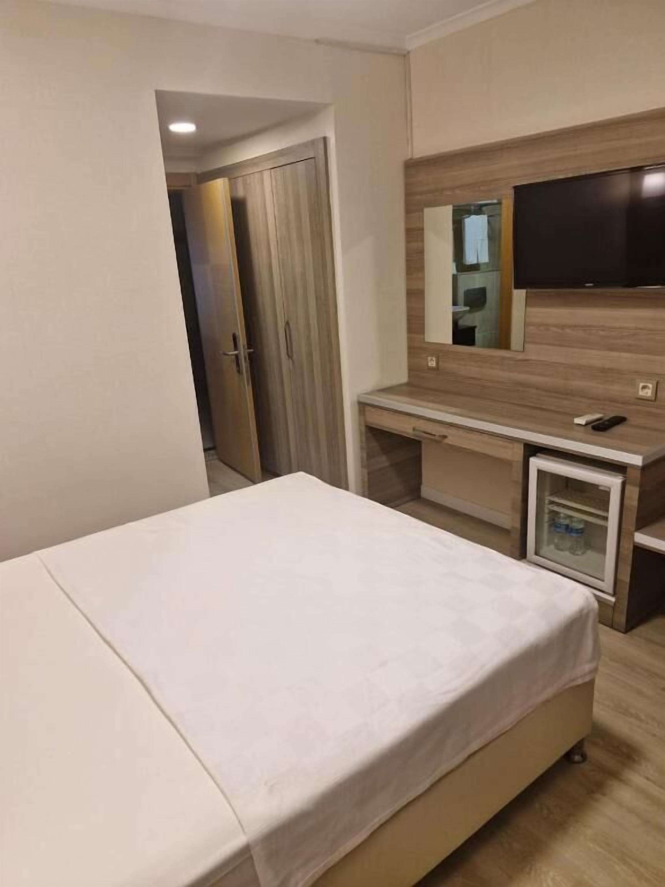 Luxe beddengoed, een minibar, een kluis op de kamer, een bureau