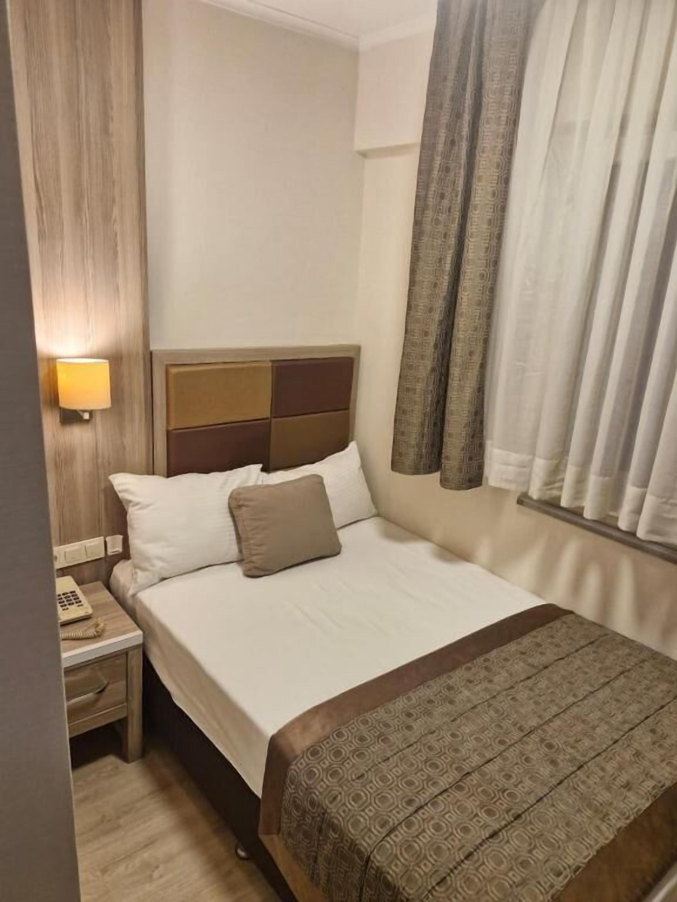 Luxe beddengoed, een minibar, een kluis op de kamer, een bureau