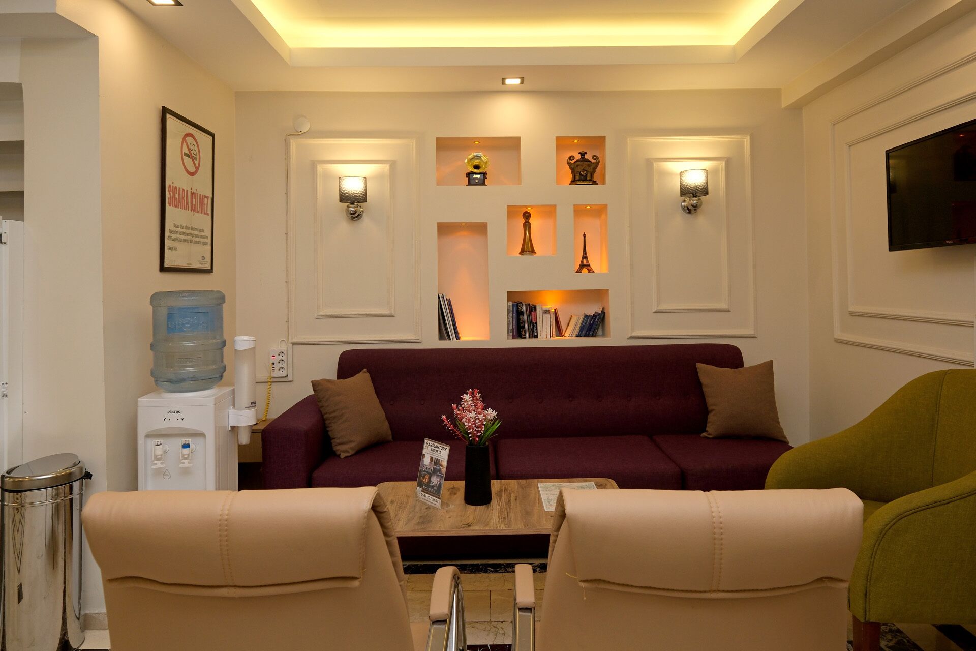 Lobby-lounge