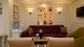 Lobby-lounge
