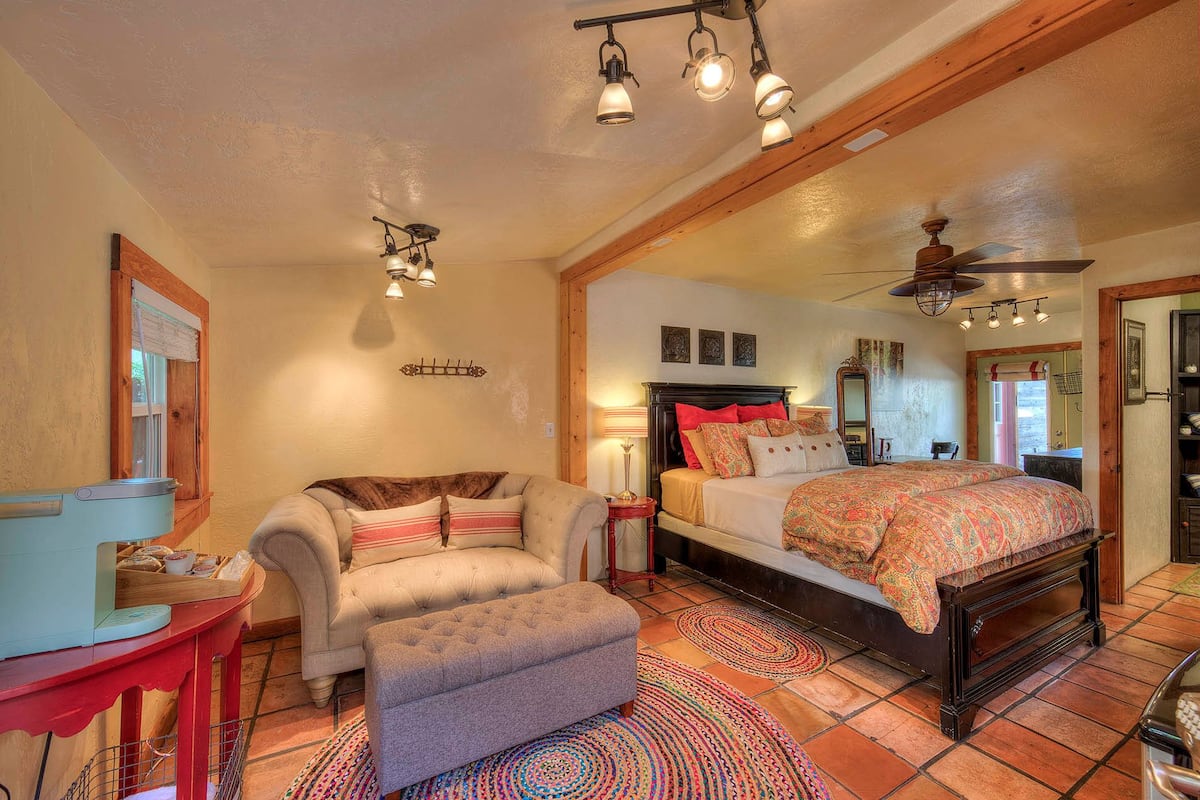 The Willow Cottage, 1 Queen Bed (Willow, Pet Friendly) | Bathroom | Designer toiletries, hair dryer, bathrobes, towels