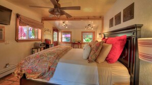 The Willow Cottage, 1 Queen Bed (Willow, Pet Friendly) | Premium bedding, iron/ironing board, free WiFi, individually decorated - Cali Cochitta Vacation Rentals (Moab)