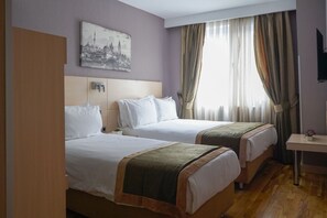 Standard Triple Room | Minibar, in-room safe, soundproofing, iron/ironing board - Troya Hotel (Istanbul)
