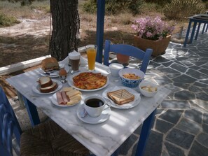 Se ofrece un desayuno continental (6 EUR por persona)