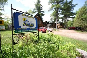 Property entrance - Sunny Rock B&B Haliburton (Minden Hills)