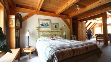 Superior Suite, 1 Queen Bed, Fireplace, Lake View (Pine Studio) | Premium bedding, iron/ironing board, bed sheets