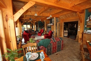Lobby sitting area - Sunny Rock B&B Haliburton (Minden Hills)