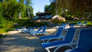 On the beach, rowing - Footprints Resort (Hastings Highlands)