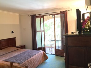 Quarto conforto, sacada, vista parcial para o mar