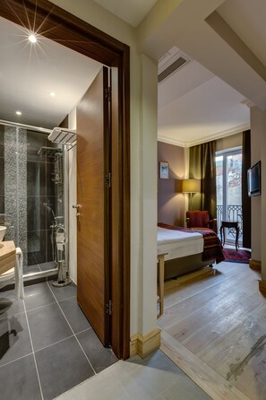 Pengeskab på værelset, individuelt design, individuel indretning