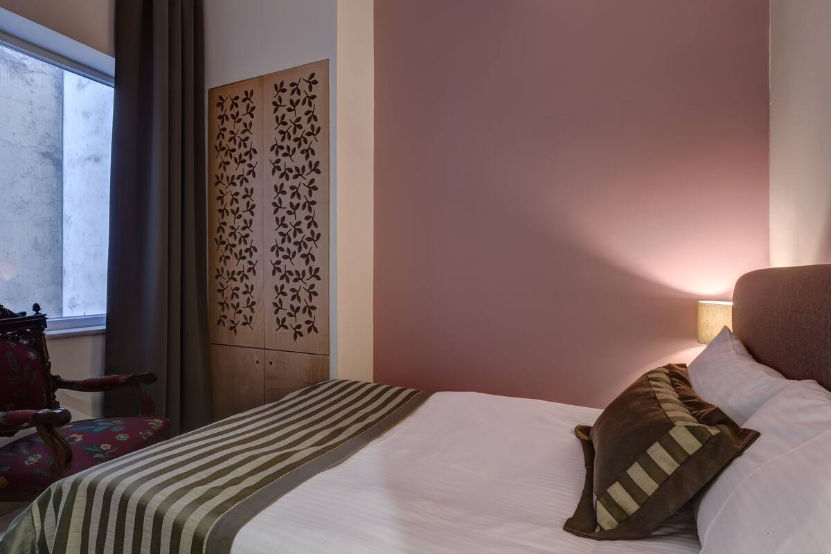Compact Room with Balcony | In-room safe, desk, blackout drapes, soundproofing