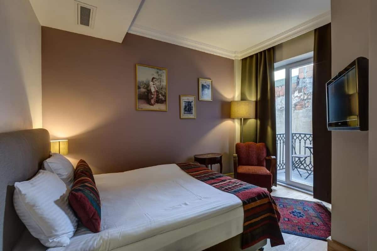 In-room safe, desk, blackout drapes, soundproofing