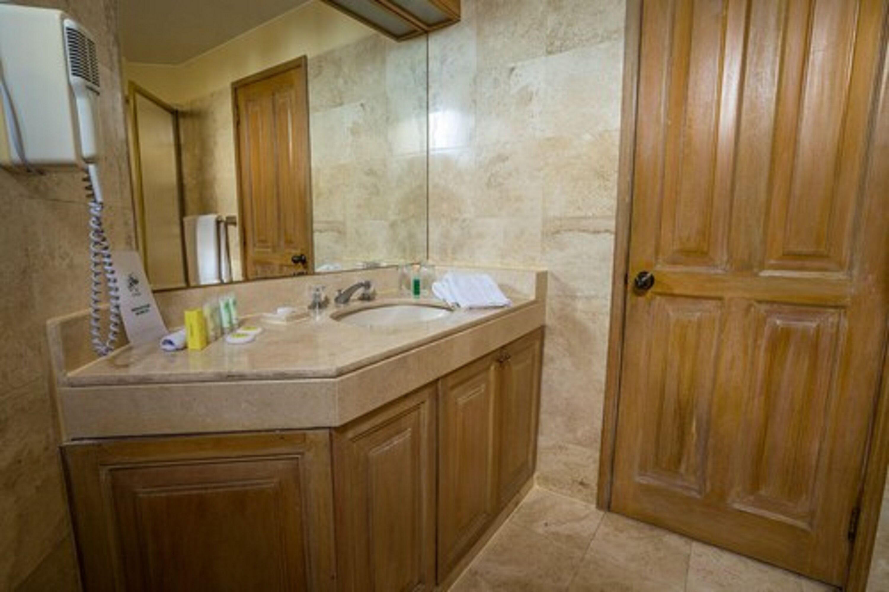 shower, free toiletries, towels