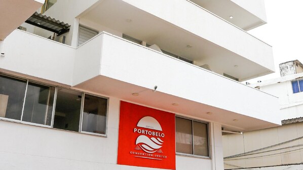 Front of property - Hotel Portobelo Convention Center (San Andrés)