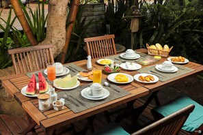 Päivittäinen täysi aamiainen (25 BRL per henkilö)