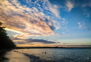 Una playa cerca