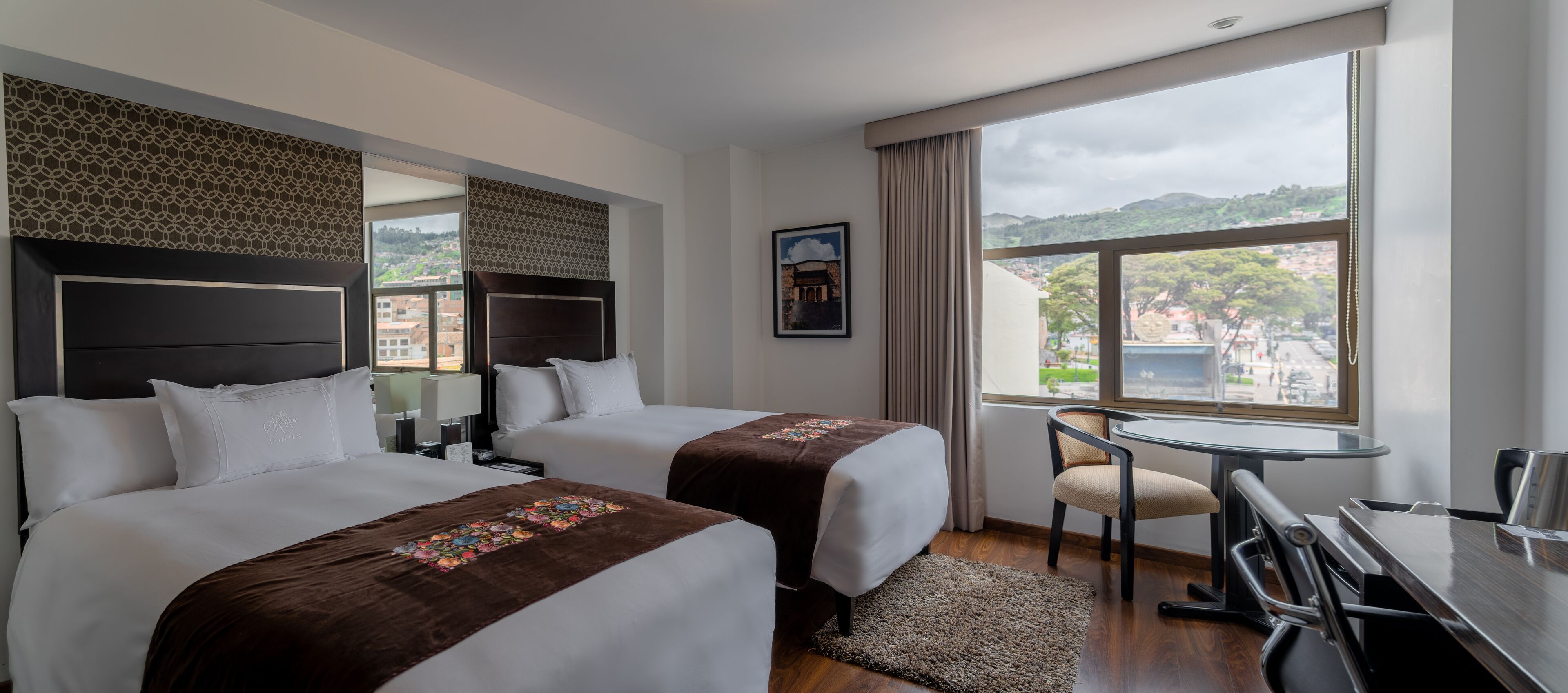 twin room | minibar, in-room safe, desk, soundproofing