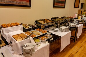 Free daily buffet breakfast - Jose Antonio Puno (Puno)
