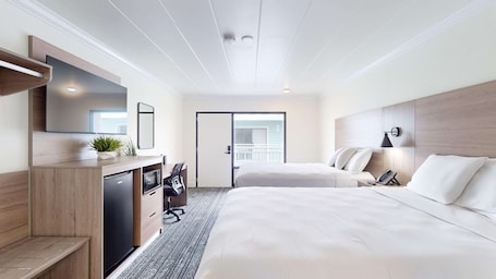 Tabla de planchar con plancha, wifi gratis y ropa de cama . The Atlantic, BW Signature Collection