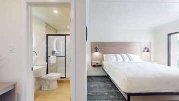 Tabla de planchar con plancha, wifi gratis y ropa de cama 