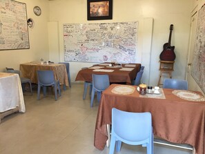Café da manhã, almoço e jantar
