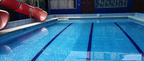 Doppelzimmer, 1 Queen-Bett, eigenes Bad, Erdgeschoss | Außenpool