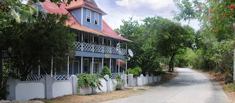 Coconut Paradise Lodge