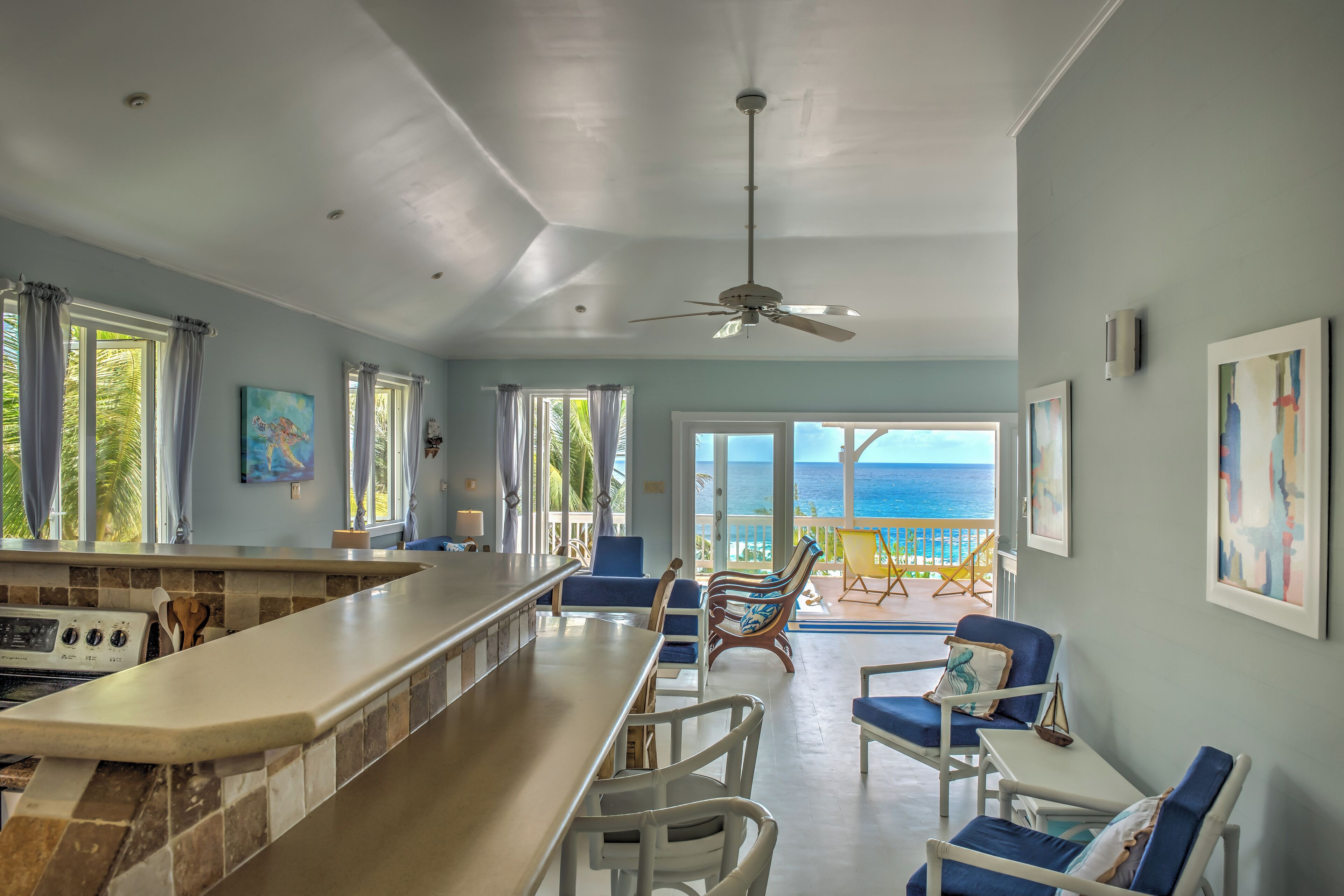 Villa 4 Bedrooms Ocean View with Kitchen | Area keluarga | Televisi layar datar 40-inci dengan saluran TV digital dan TV