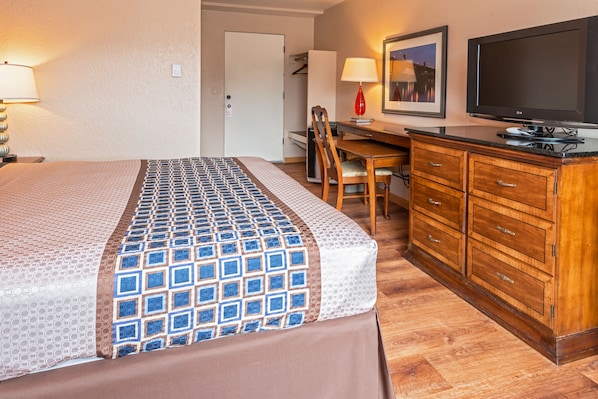 1 King with a View | Blackout drapes, free WiFi, bed sheets