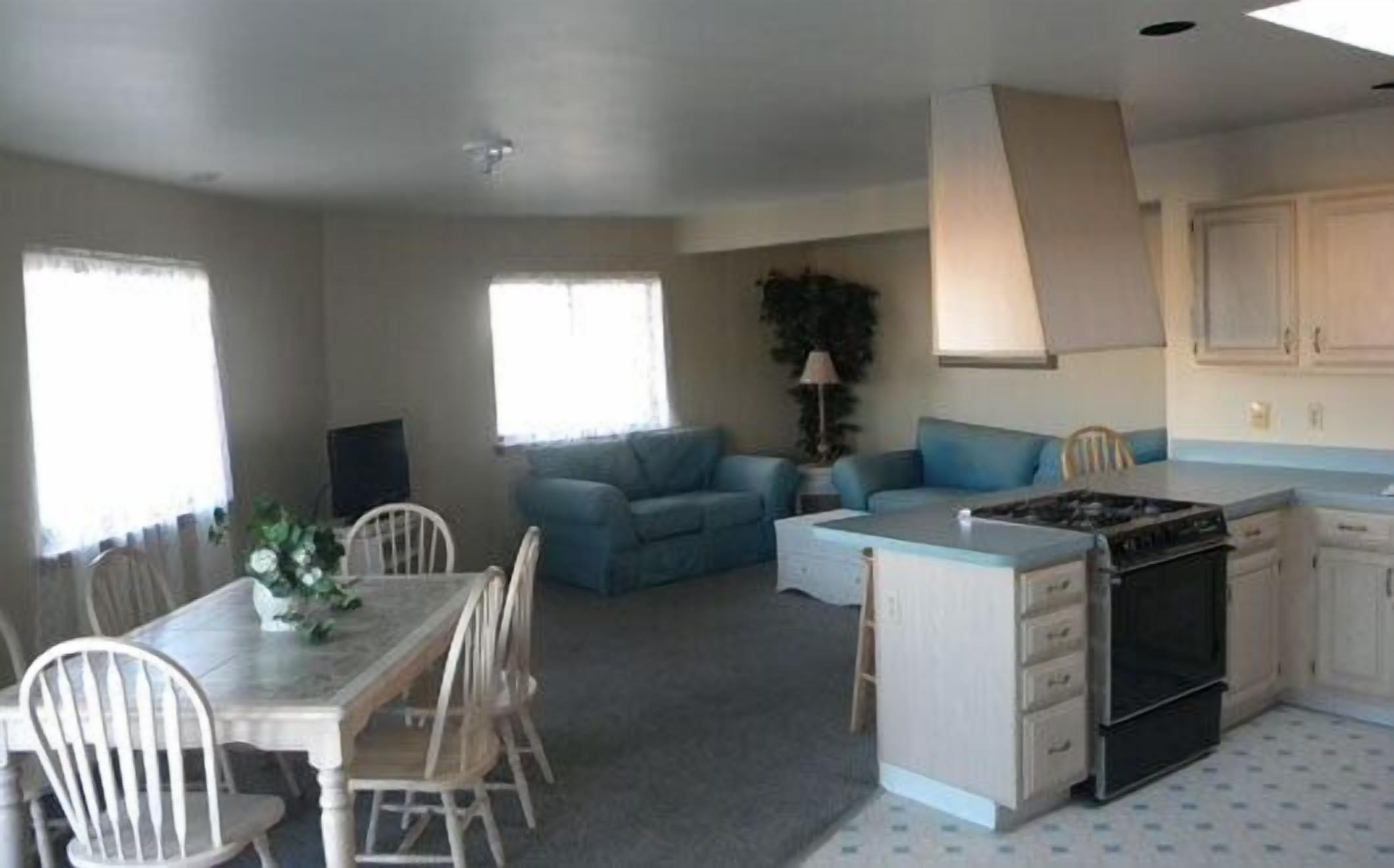 Apartment, 3 Bedrooms, 2 Bathrooms, Ocean View (5 Bunkbeds & 1 Queen Sofa Bed) | Living area