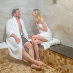 Behandlingsrum för par, bubbelpool, ångbastu och kroppsbehandlingar