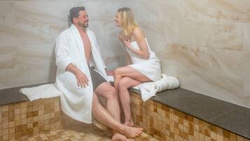Espace de soins pour les couples, bain Ă remous, hammam, soins corporels