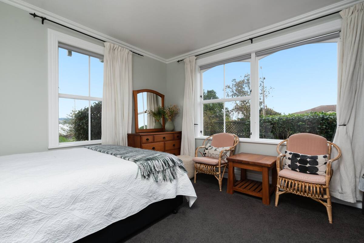 Quarto casal standard, 1 cama Queen, banheiro compartilhado, vista para o mar | Roupas de cama premium, ferros/tábuas de passar roupa, Wi-Fi de cortesia