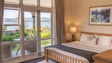 Deluxe Double Room, 1 King Bed, Shared Bathroom, Sea View | Premium bedding, individually decorated, iron/ironing board, free WiFi