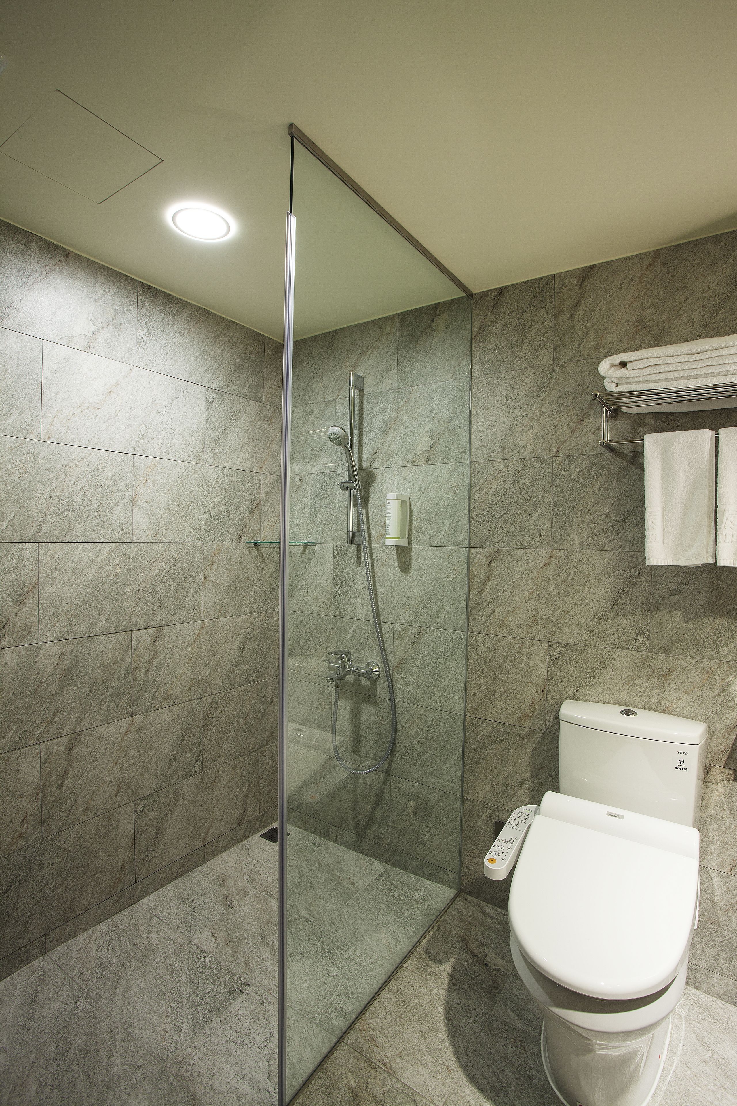 standard room, 1 double bed (elegant) | bathroom | free toiletries, hair dryer, slippers, bidet