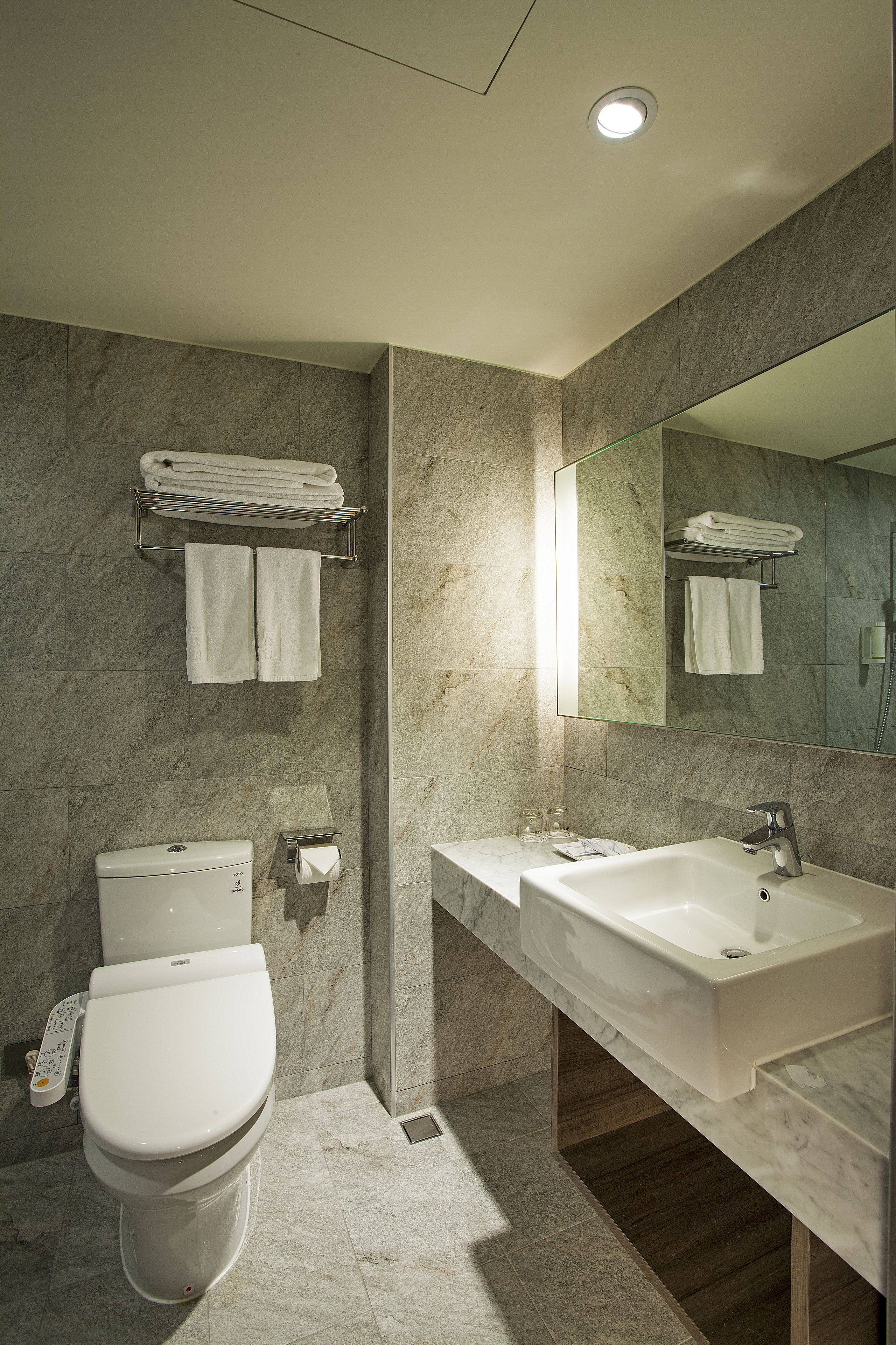 superior room, 1 queen bed (honor) | bathroom | free toiletries, hair dryer, slippers, bidet