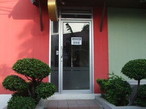 Entrée de l’hébergement