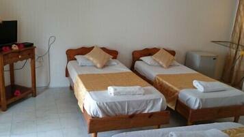 Free cribs/infant beds, free WiFi