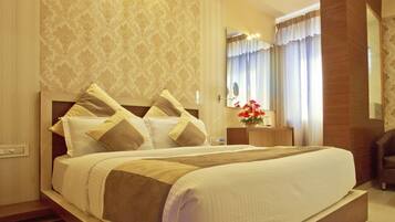 Classic Studio, 1 Bedroom, City View | Premium bedding, pillow-top beds, in-room safe, individually furnished