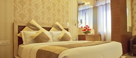 Classic Studio, 1 Bedroom, City View | Premium bedding, pillow-top beds, in-room safe, individually furnished